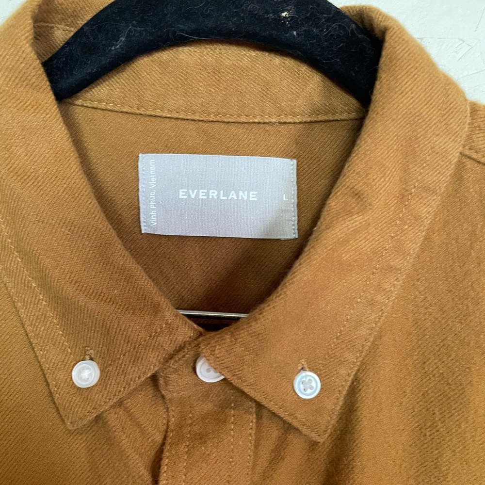 Everlane oak brown brushed cotton button down shirt. Size L - Picture 3 of 4